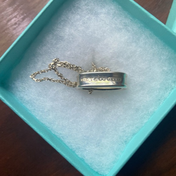 Authentic Tiffany & Co 1837. 925 Sterling Silver 1” oval pendant on 18” chain. - Picture 4 of 16